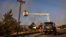 Ποιες περιοχές σε Αχαΐα, Χίο και Πρέβεζα δεν έχουν ρεύμα εξαιτίας των πυρκαγιών
