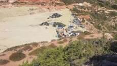 Μήλος: 17 οι συλλήψεις μετά την καταγγελία κατά του προσωπικού καθαριότητας για ρύπανση - Δείτε φωτογραφίες από την παράνομη χωματερή