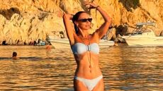 Η Μπέττυ Μαγγίρα κάνει διακοπές στην Πάτμο - Οι φωτογραφίες μέσα στη θάλασσα