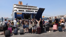 Με γεμάτα πλοία η έξοδος των εκδρομέων του Δεκαπενταύγουστου: 47 δρομολόγια σήμερα από Πειραιά, Λαύριο, Ραφήνα - 32.000 έφυγαν μόνο χθες