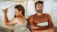 «Τα βρίσκουμε παντού, εκτός από το σεξ» – Η ψυχολόγος εξηγεί πώς θα «ξυπνήσει» η λίμπιντο
