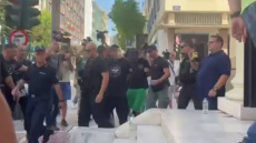 Πάτρα: Στα δικαστήρια ο 19χρονος και ο 27χρονος που κατηγορούνται για εμπρησμό