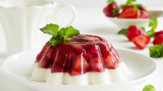 Ζελέ να σας γλυκάνουν το καλοκαίρι: 20 συνταγές για ανάλαφρα, παιχνιδιάρικα επιδόρπια