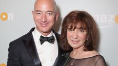 Πέθανε η μητέρα του Τζεφ Μπέζος, Τζάκι 
