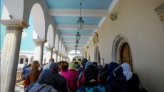 Δεκαπενταύγουστος: Χιλιάδες πιστοί προσκυνούν την εικόνα της Παναγίας στην Τήνο - Δείτε βίντεο