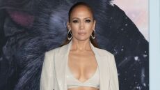 Η Τζένιφερ Λόπεζ ποζάρει για περιοδικό με διχτυωτό φόρεμα - Δείτε φωτογραφίες