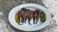 4 ώρες στο αλάτι και μια γεύση στη μνήμη – Η σαρδέλα όπως την είδαμε στην Καλλονή