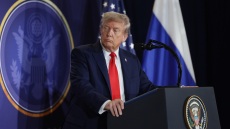 WSJ: Ανοιχτός ο Τραμπ για εγγυήσεις ασφαλείας από τις ΗΠΑ στην Ουκρανία - Τι περιλαμβάνει η πρότασή του
