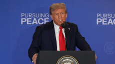 Για μεγάλη πρόοδο με τη Ρωσία μιλάει ο Τραμπ - Μείνετε συντονισμένοι, έγραψε την ώρα της κοινής συνέντευξης Τύπου Ζελένσκι και Φον ντερ Λάιεν