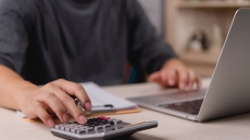 Εξωδικαστικός: Κούρεμα για δύο στους τρεις οφειλέτες και 180-312 δόσεις