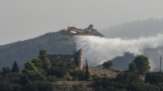 Φωτιά τώρα σε δύσβατη περιοχή στην Ανατολική Μάνη - Ρίψεις νερού από 2 αεροσκάφη και ένα ελικόπτερο