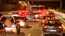 Με δυσκολίες η σταδιακή επιστροφή των πρώτων εκδρομέων του Αυγούστου - Δείτε live την κίνηση
