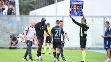 Νάπολι: Σοβαρός ο τραυματισμός του Λουκάκου στο παιχνίδι με τον Ολυμπιακό, μένει 4-5 μήνες εκτός δράσης 