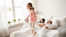 Γονείς: Τι κάνουμε όταν το παιδί αρνείται να κοιμηθεί το μεσημέρι