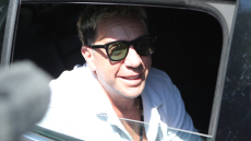 Γιώργος Μαζωνάκης: Εξιτήριο για τον τραγουδιστή - «Όλα καλά», είπε - Δείτε βίντεο και φωτογραφίες