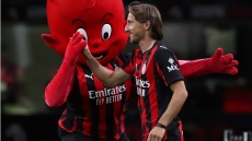 Κύπελλο Ιταλίας: Αποθεωτική υποδοχή στον Μόντριτς και πρόκριση για τη Μίλαν, 2-0 την Μπάρι - Δείτε τα γκολ 