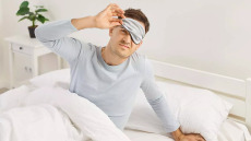 Koινωνική άπνοια: Η νέα διαταραχή που μας κλέβει τον ύπνο το Σαββατοκύριακο