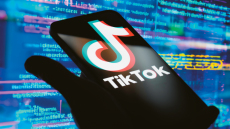 TikTok: Ο αλγόριθμός του μας εθίζει με ισχυρές δόσεις ντοπαμίνης - Πώς έγινε viral και γιατί είναι μία «οικονομία» από μόνο του