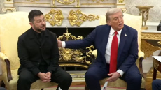 «Φαίνεστε υπέροχος με αυτό το κοστούμι»: Τα ενδυματολογικά του Ζελένσκι, τα γέλια του Τραμπ και ο δημοσιογράφος που την... πάτησε