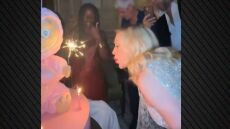 Η Μαντόνα γιόρτασε τα 67α γενέθλιά της στην Ιταλία με τον 29χρονο σύντροφό της και τις κόρες της