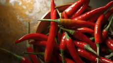 Το καυτερό κόκκινο μυστικό για δυνατή όραση και καρδιά – «Κρύβεται» στην κουζίνα