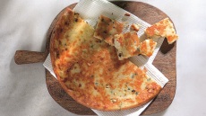 Κασιόπιτα με κάππαρη και σταφίδες
