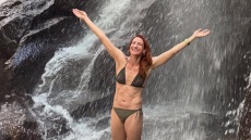 Η Στεφανία Γουλιώτη «νιώθει ξωτικό» στους καταρράκτες του Μπαλί - Δείτε την τσουλήθρα που έκανε