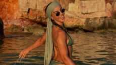 Φωτογραφίες: Η Ειρήνη Παπαδοπούλου ποζάρει μέσα στη θάλασσα