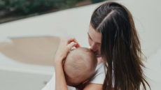 Χέιλι Μπίμπερ: «Είσαι η προσωποποίηση της χαράς» έγραψε για τα πρώτα γενέθλια του γιου της