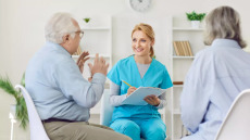 «Αόρατοι» οι ηλικιωμένοι στο ΕΣΥ – Σημαντικό βήμα το πρώτο Ιατρείο Γηριατρικής στο Λαϊκό Νοσοκομείο