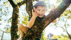 Γονείς, αφήστε τα παιδιά στη φύση – Το ελεύθερο παιχνίδι «χτίζει» μυαλό και προσωπικότητα