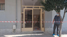 Άγριο έγκλημα στον Βόλο: Άνδρας δολοφόνησε τη σύζυγό του μπροστά στα 4 παιδιά τους