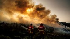 Νεκρός 45χρονος πυροσβέστης στη μάχη με τις φλόγες στην Πορτογαλία