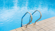 Πέθανε το 3χρονο κορίτσι που έπεσε σε πισίνα στη Ρόδο - Έδωσε για 12 ημέρες μάχη για τη ζωή του