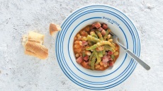 Φρέσκα φασολάκια και φασόλια χάντρες με σύγκλινο σοτέ
