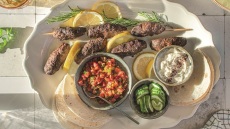 Αρμένικα κεμπάπ με σάλτσα εσμέ
