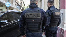 Άγρια ληστεία στο Ζεφύρι: Ρομά χτύπησαν τρία άτομα και τους έκαψαν το αυτοκίνητο