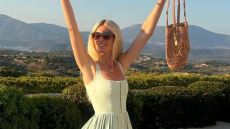Η Κλόντια Σίφερ συνεχίζει τις διακοπές στην Ελλάδα και δείχνει πώς περνάει τις «καλοκαιρινές νύχτες»