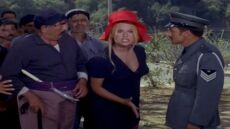 Φίνος Φιλμ: «Αν τα βρήκαν οι Βροντάκηδες με τους Φουρτουνάκηδες, τότε όλα γίνονται» - Το βίντεο για την Παγκόσμια Ημέρα Συμφιλίωσης