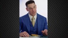 Ο Τζον Σίνα αποκάλυψε ότι η σπανακόπιτα είναι το αγαπημένο του ελληνικό φαγητό
