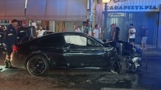 Σοβαρό τροχαίο στη Λεωφόρο Βουλιαγμένης - Οδηγός και επιβάτες εγκατέλειψαν το αυτοκίνητο μετά το ατύχημα