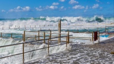 Ισχυρός αντικυκλώνας φέρνει τεράστια κύματα στο Περού - Ένας νεκρός, έκλεισαν τα 88 από τα 122 λιμάνια