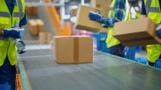 Τουλάχιστον 88 ταχυδρομικές υπηρεσίες διέκοψαν τις αποστολές δεμάτων στις ΗΠΑ, λόγω των δασμών