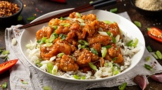 Καπνιστά, έντονες γεύσεις, διαφορετικές υφές: Πώς τα συνδυάζουμε επιτυχημένα