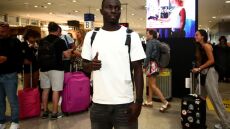 Ο Ολυμπιακός υποδέχθηκε τον Αμπντουλί Μανέ - Δείτε βίντεο