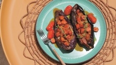 Μελιτζάνες με λουκάνικο
