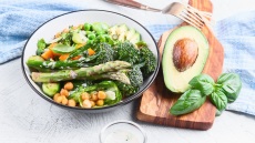 Ένα εβδομαδιαίο μενού με 7 χορταστικές σαλάτες-πλήρη γεύματα, που δεν ξεπερνά τα 50€