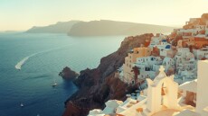 EΛΣΤΑΤ: Αύξηση 2,6% του τζίρου στα ξενοδοχεία  το δεύτερο τρίμηνο – Πτώση 22% στα καταλύματα της Σαντορίνης