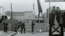 Όταν υψώθηκε το Tείχος του Βερολίνου: Πόσοι «έπεσαν» στην προσπάθεια διαφυγής
