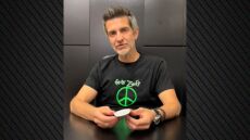 Βίντεο: Ο Φοίβος αποκάλυψε την ιστορία πίσω από το τραγούδι «Τύχη»